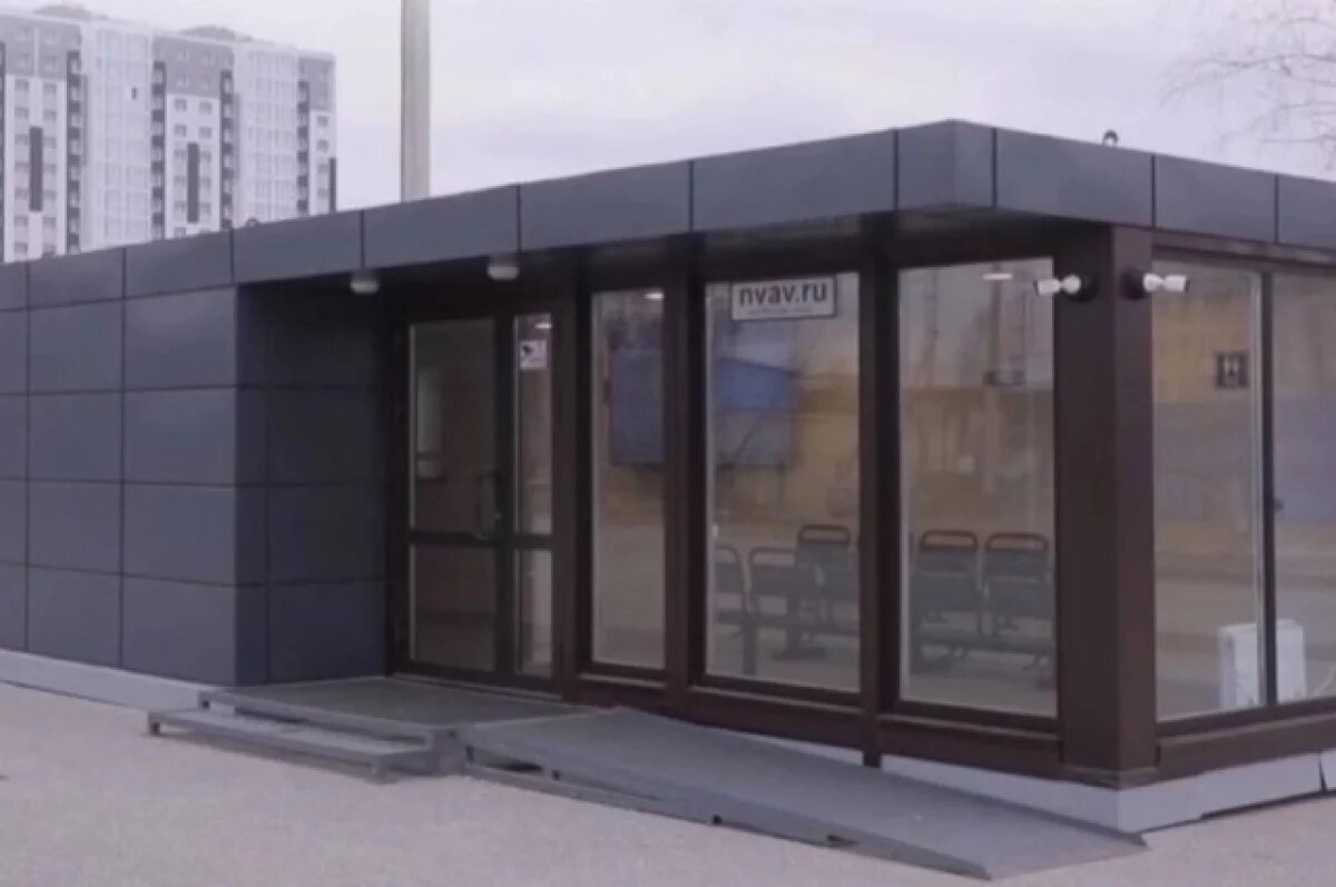    В теплом павильоне разместили кассы, зал ожидания с удобствами, информационное табло.