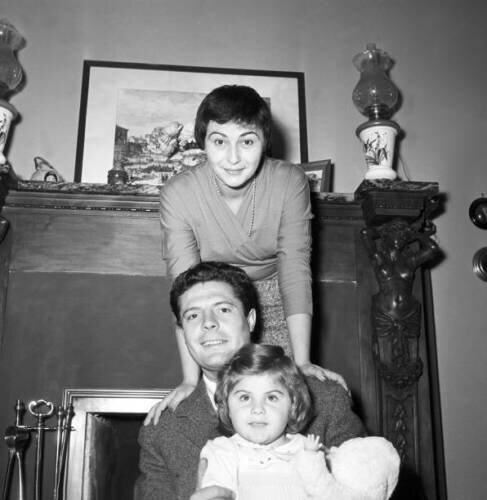 Флора, Марчелло и дочь Барбара