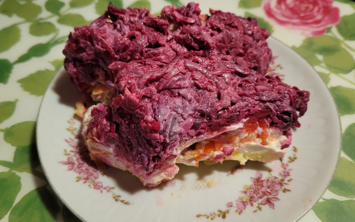 На днях нас с Марко угостили селедкой под шубой - одно из наших любимых блюд в России