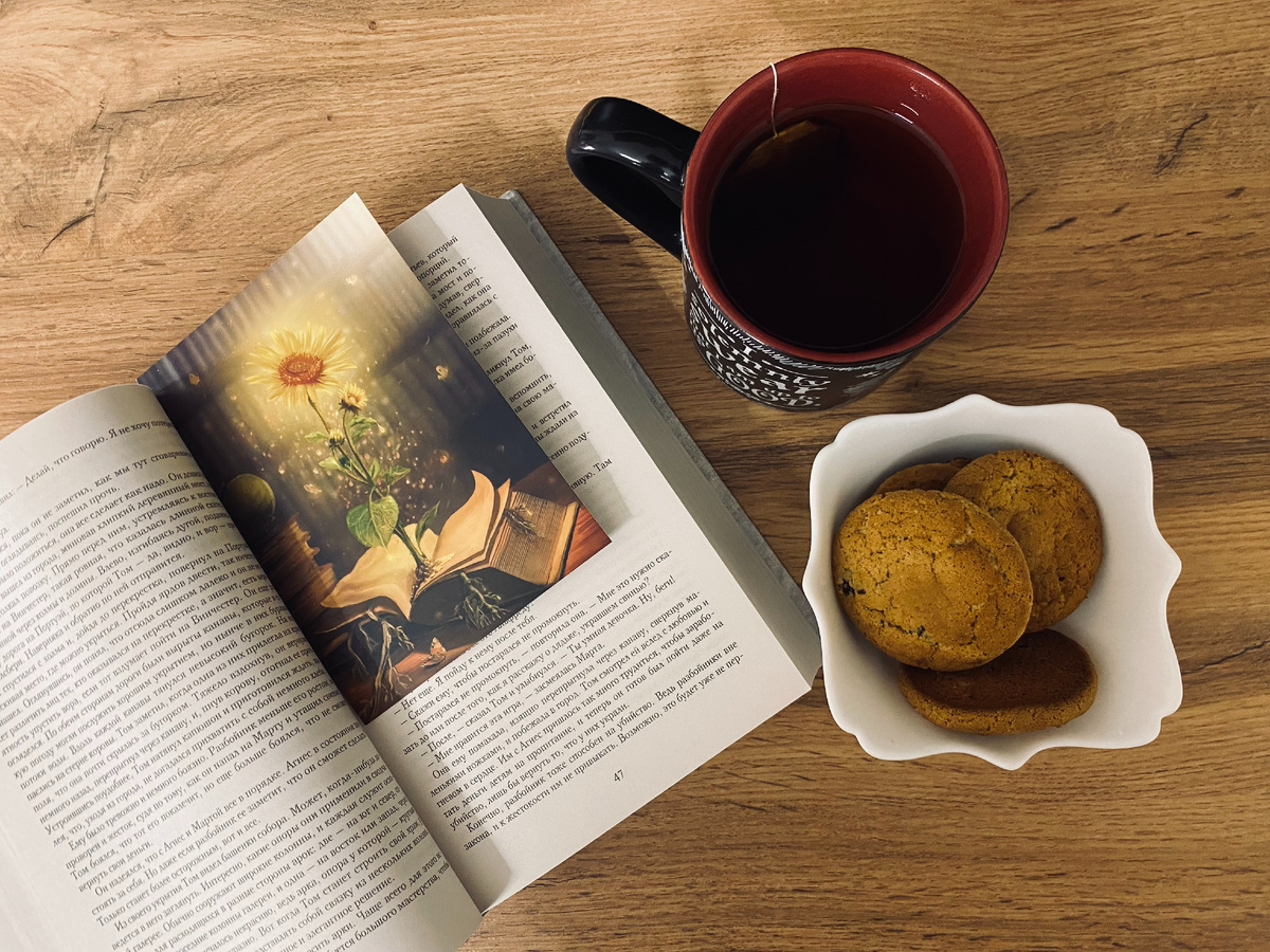 Начала читать «Столпы земли» Кена Фоллетта. Кирпич почти на 900 страниц, так что скорого отзыва не ждите. К счастью, у меня в запасе ещё три другие дочитанные книги, про которые обязательно расскажу. // Фото моё.