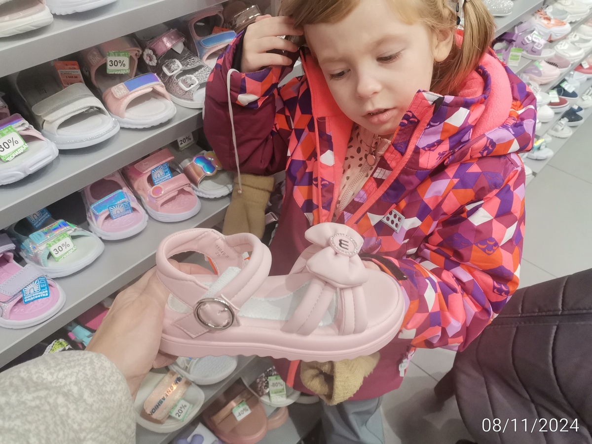 Сандалии, которые понравились дочке. Модница