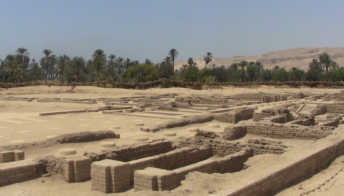 На Ближнем Востоке дома строили около 14 тысяч лет назад. (Фото: mercy2908.wordpress.com).