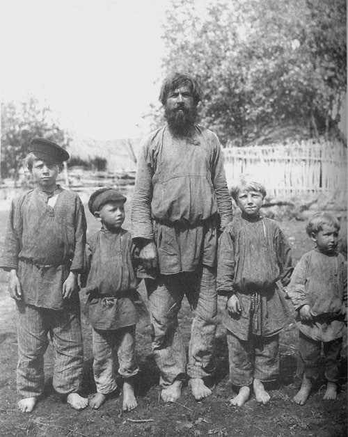 И ещё одна проблема: при низкой производительности труда, где взять земли на всех? При росте населения, особенно в центре страны.