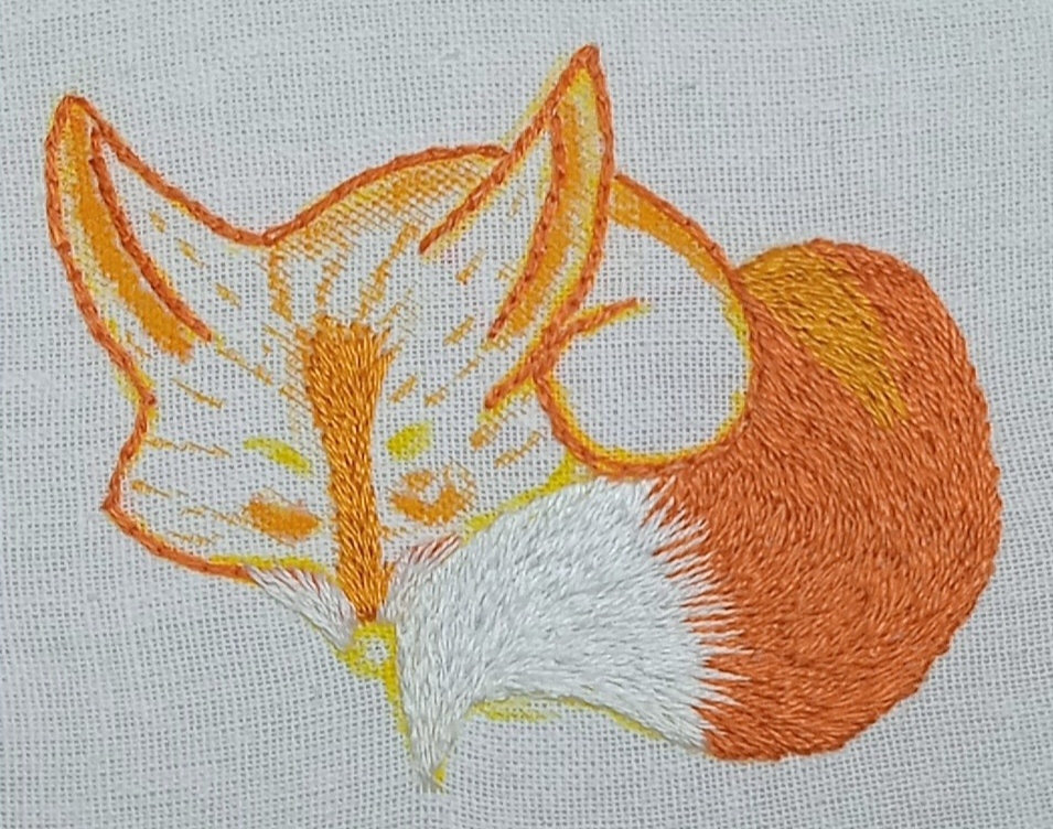 Довышивала хвостик и сделала среднюю часть мордочки. 