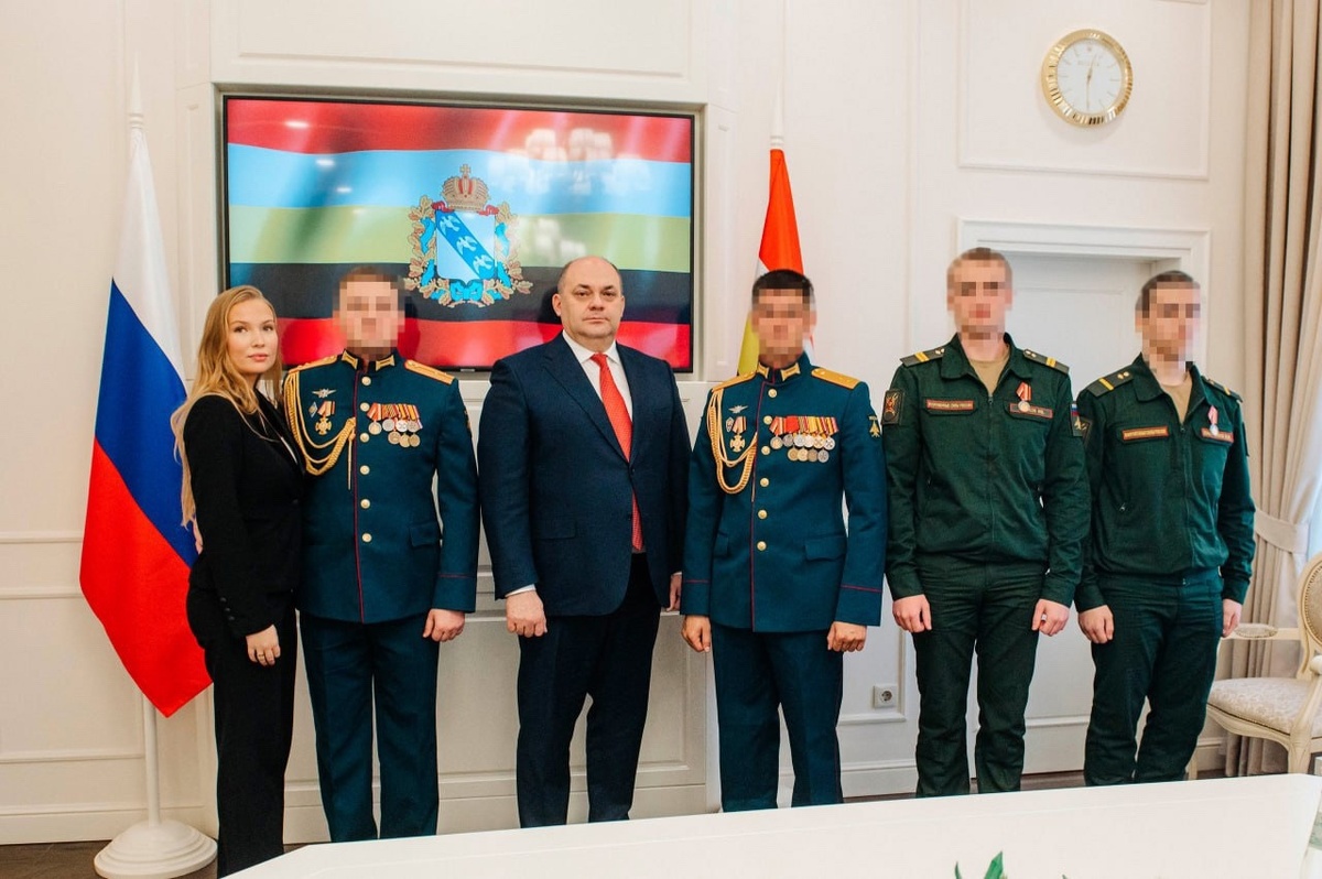    Губернатор вручил медали «Защитник Курской области» военнослужащим подразделений РЭБ