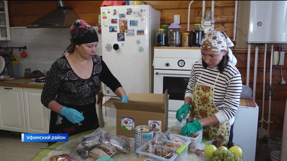    От борща до выпечки: в Уфе волонтёры села Миловка готовят сухие пайки для бойцов СВО