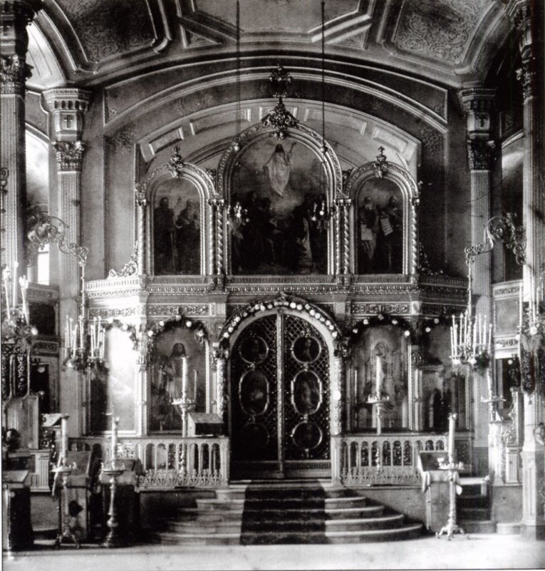 Внутреннее убранство Храма Успения Пресвятой Богородицы во Вражке. 1900-е годы. Источник изображения https://pastvu.com