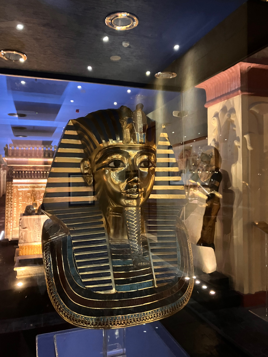 Копия знаменитой маски Тутанхамона 