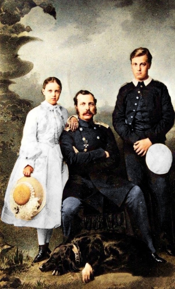 Император Александр 2 со своими детьми Алексеем и Марией. 