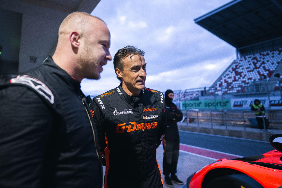 Роман Русинов (справа) и Никита Мазепин (слева). Финал REC сезона 2024 года.