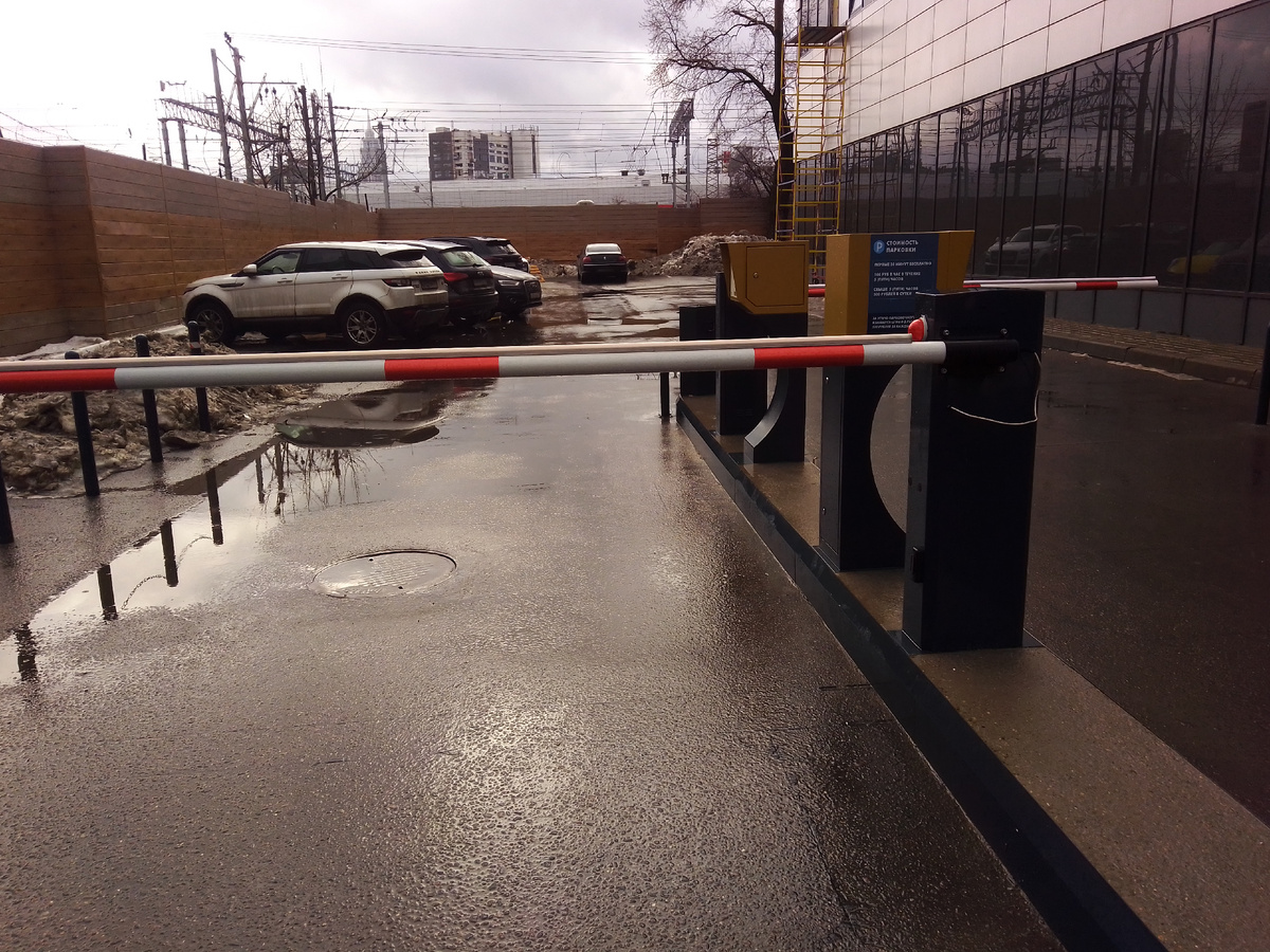 Парковочное пространство АртОтеля "Москва"