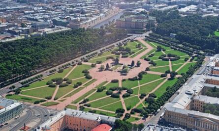 Памятник «жертвам революции» в городе, который сейчас называется Санкт-Петербург. 