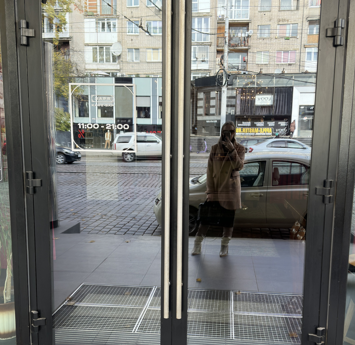 Вход в кинотеатр "Заря"