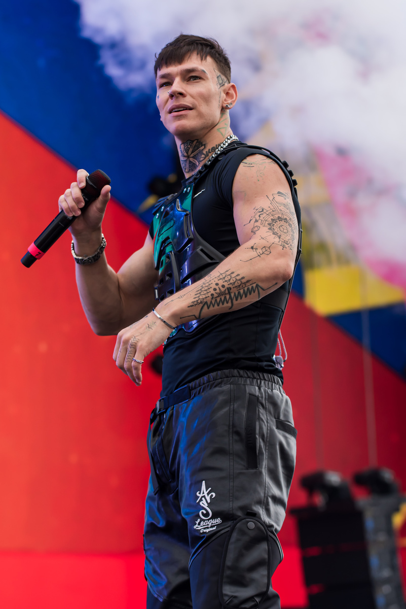 До того, как отрастил усы