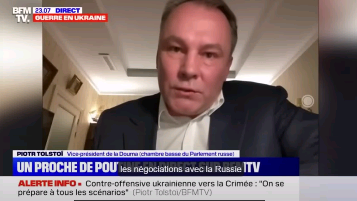 Пётр Толстой в интервью французскому телеканалу в конце 2022-го