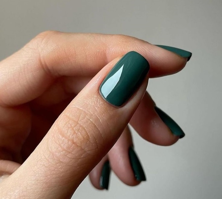 Рассказываю про главные тренды маникюра на Новый год 2025