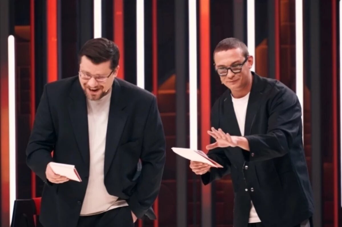    Актер Никита Кологривый стал соведущим Харламова на Comedy Club