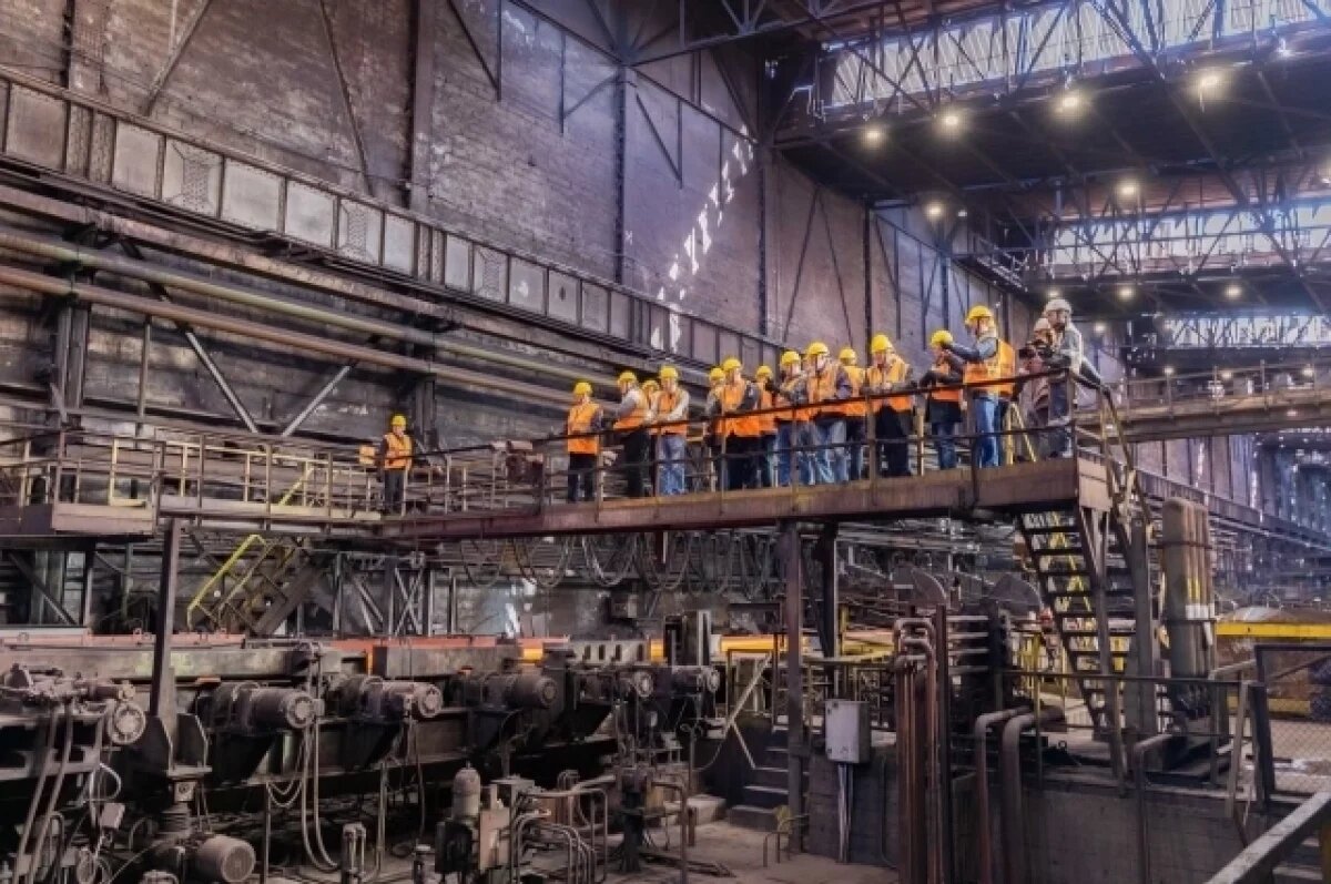    Экскурсии водят по настоящему цеху с соблюдением техники безопасности.