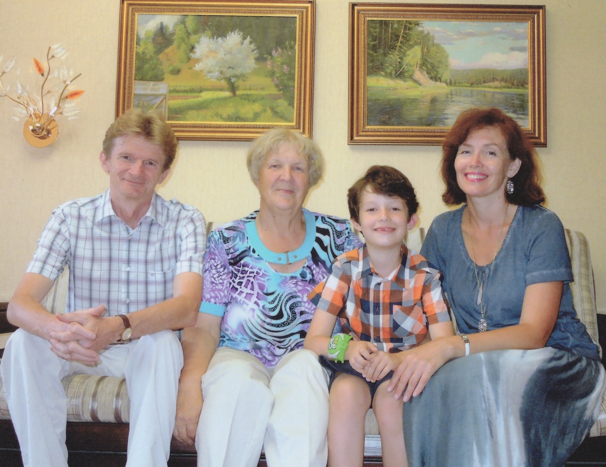 Все участники события: муж Дмитрий, сын Фёдор, Валентина Кузьминична и я.