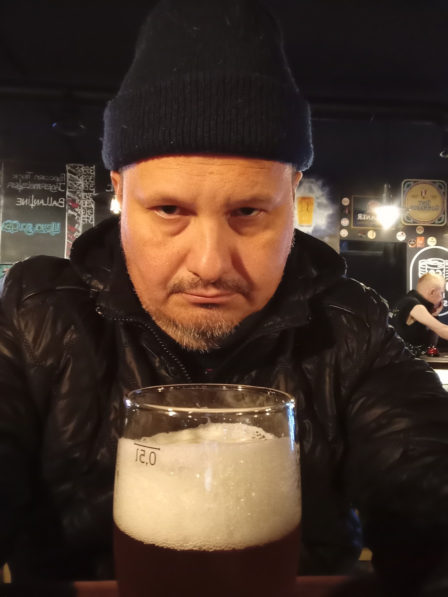 Это Петя, отРАБотавший шесть часов в субботу за "двойную оплату труда"