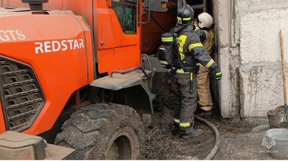    Пожар в селе Луговое. Источник: t.me/mchs_altkray