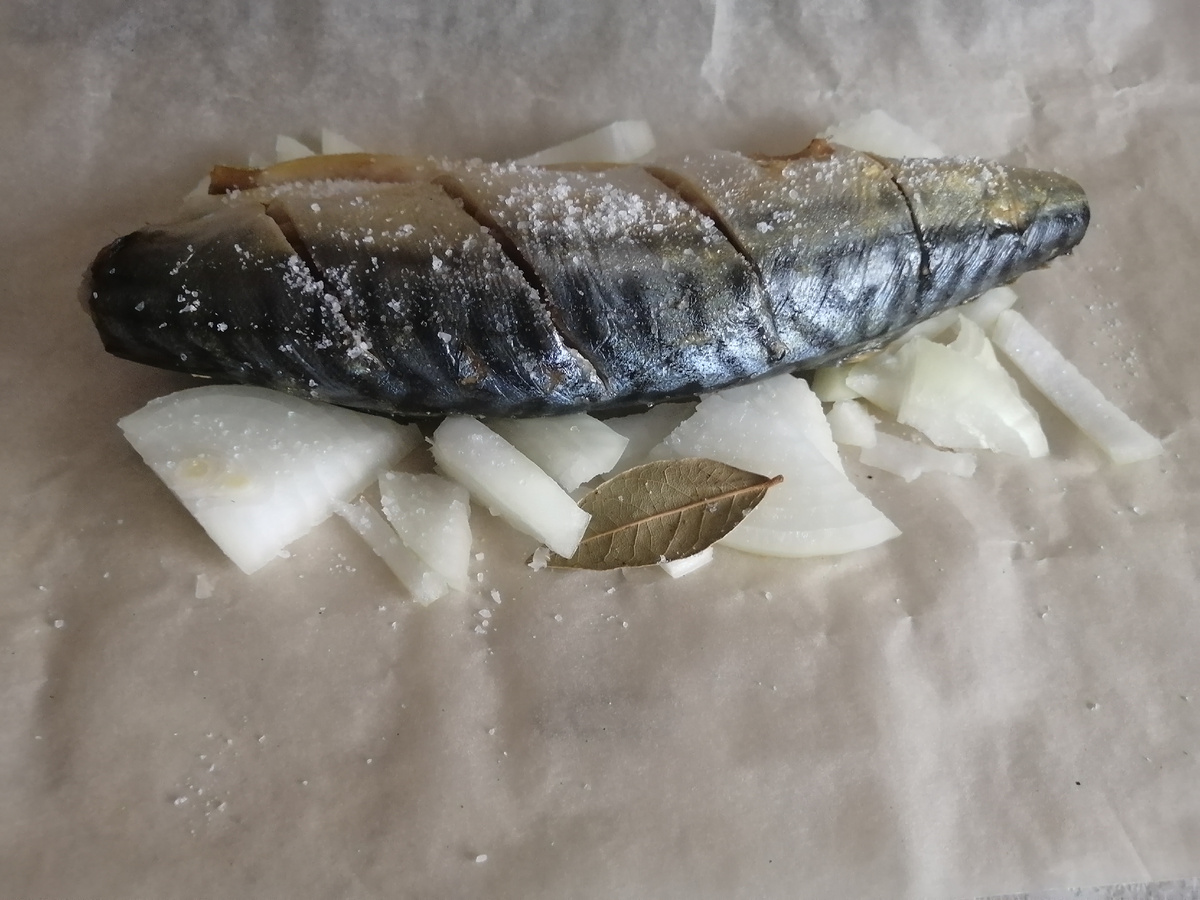 Скумбрия перед запеканием. Фототмое