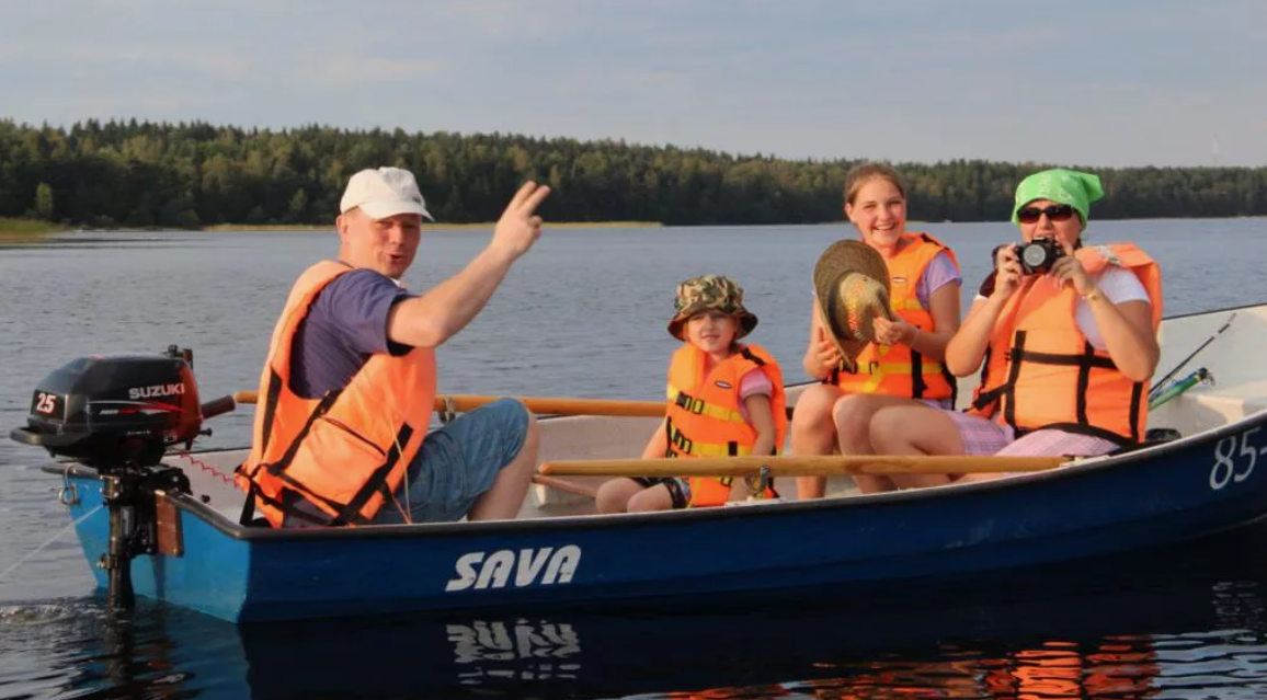 Астрахань волга рыбалка. Крепление эхолота в лодке. Алюминиевая лодка тактика-460dc. Держатель эхолота практик для пвх лодки. С практиком на лодке.
