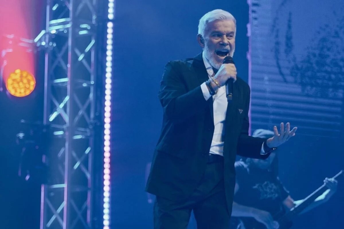    Олег Газманов прошёлся по Челябинску и спел на Русском экономическом форуме