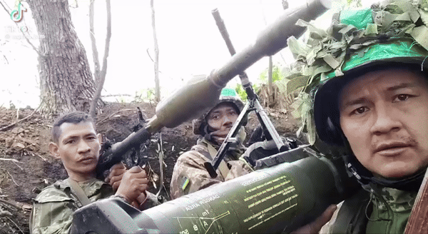    Отставные колумбийские силовики формируют отдельные взводы и роты в составе украинских подразделений. Источник: ТГ-канал "Военный Осведомитель"