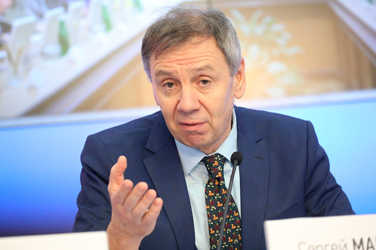    «С интересным и важным в идеологическом смысле докладом выступил известный политолог, директор Института политических исследований Сергей Марков».   
Фото: «БИЗНЕС Online»