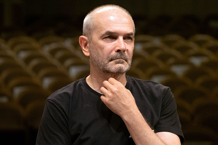    Фарид Бикчантаев: «Вы знаете, сколько стоит московский режиссер? Дорого! Это наш годовой бюджет. Потому что известный московский режиссер приходит не один, а со своей командой».   
Фото: «БИЗНЕС Online»