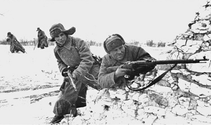 Красноармейцы в зимнем обмундировании
