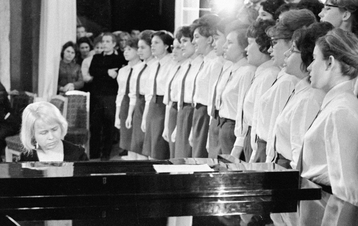    С 1948 по 1956 год Александра Пахмутова училась в Московской государственной консерватории, окончила аспирантуру. Её диссертация была посвящена партитуре оперы М.И. Глинки «Руслан и Людмила» / РИА Новости / Птицын