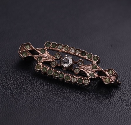 Брошь серебро 875 пробы, вставки - ювелирное стекло, изготовлена в артели "Московский ювелир" в 1956 году