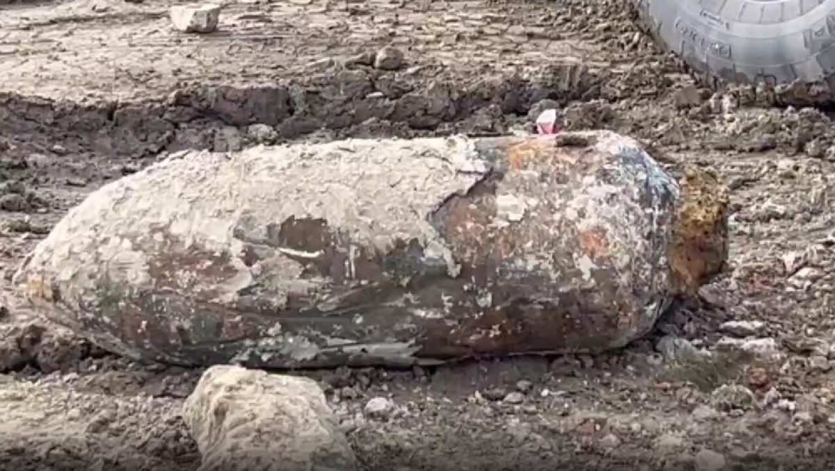    250-килограммовую авиабомбу нашли на территории металлургического комбината в Волгограде // фото: телеграм-канал пресс-службы МЧС РФ по Ростовской области