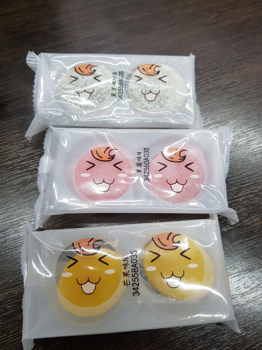 Моти Seezeyu Китай с черным кунжутом, клубничный вкус и манго.