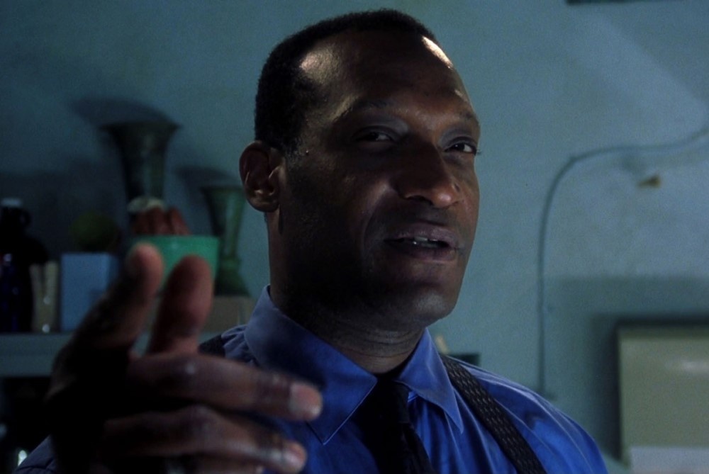     Тони Тодд, кадр из фильма «Пункт назначения» (2000)