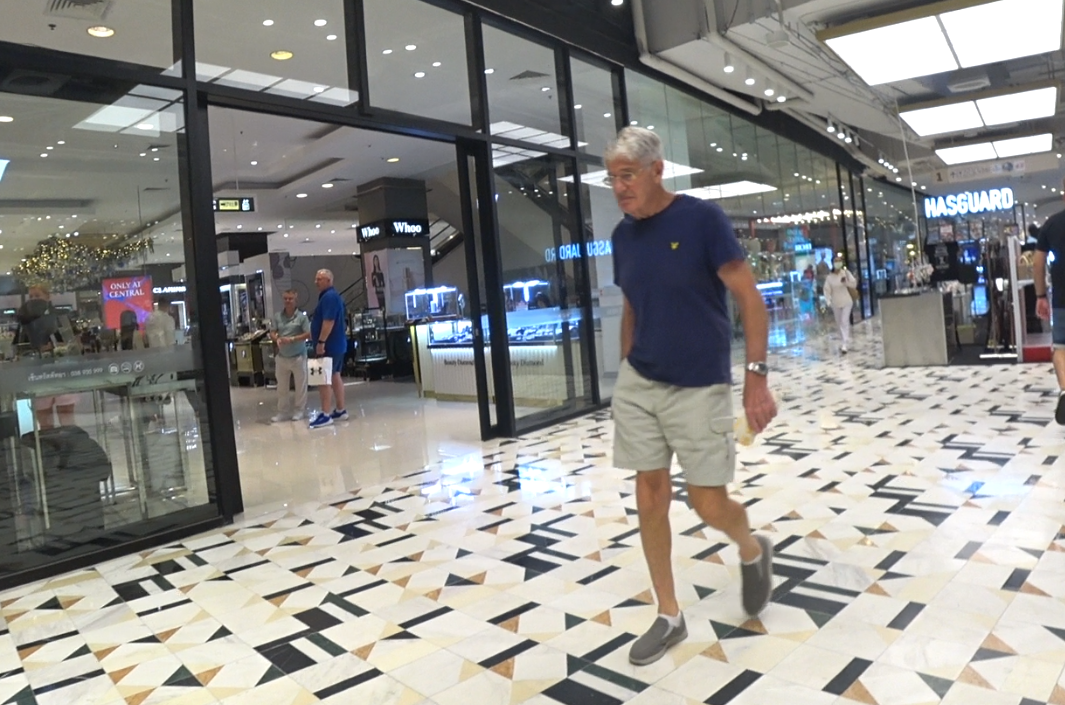 Тайланд-рай для деданов с европейскими пенсиями.