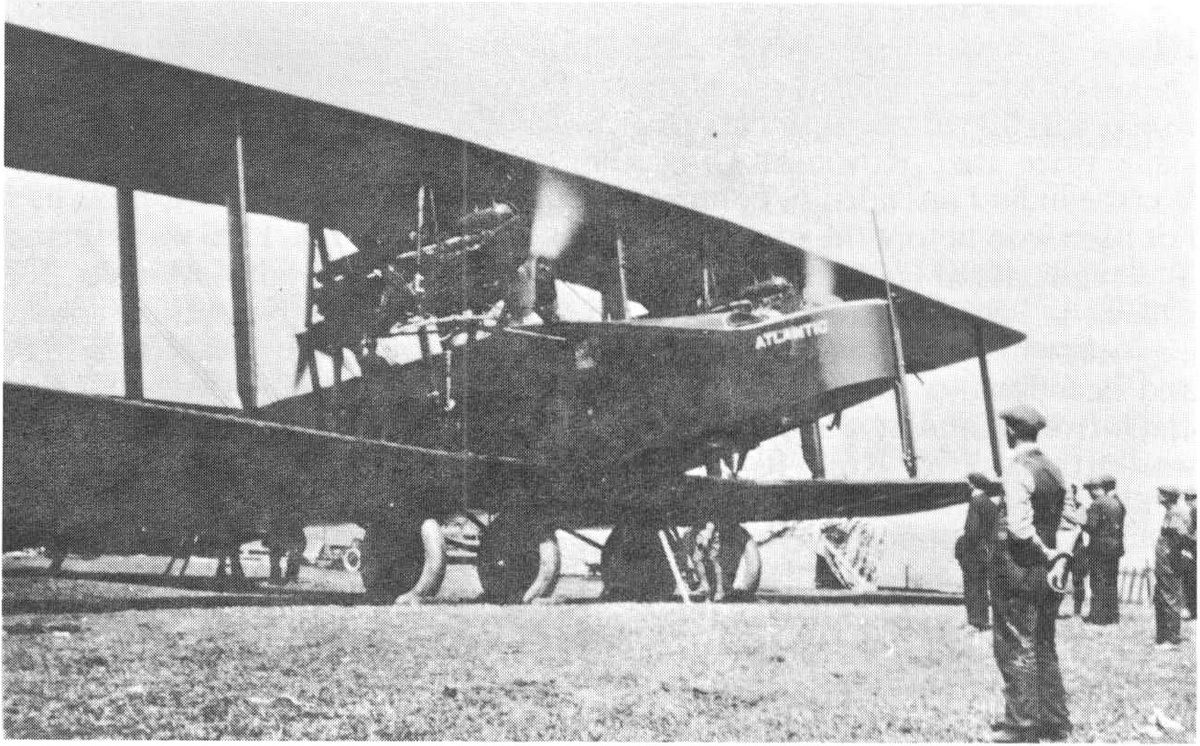  самолет для дальних перелетов V/1500 (F7140) на острове Ньюфаундленд; Харбор-Грейс, 13 июня 1919 года (снимок Дж. С. Лесли)