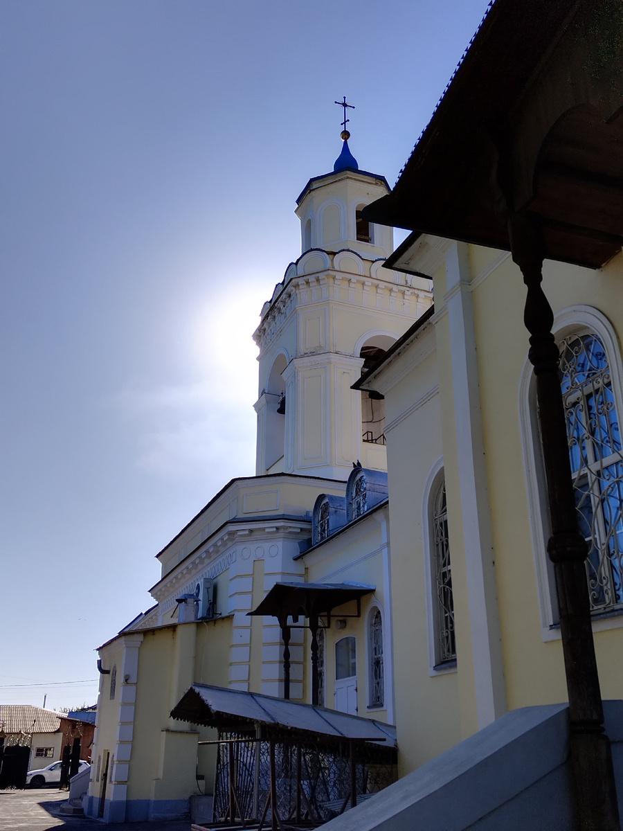 Вид на колокольню.