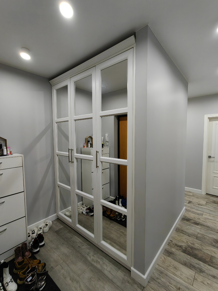 Зеркальный шкаф в прихожую: компактно, стильно, функционально