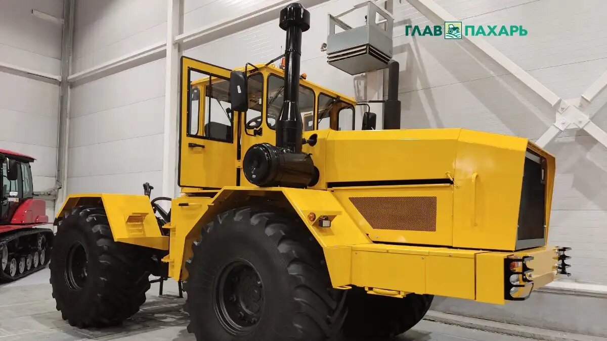 Фото: © Николай Гуцаленко / Glavpahar.ru Восстановленный трактор К-700А на выставке Сибирская аграрная неделя 2024