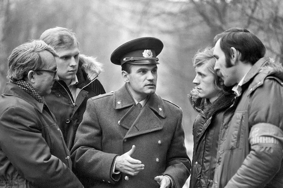 с дружинниками...