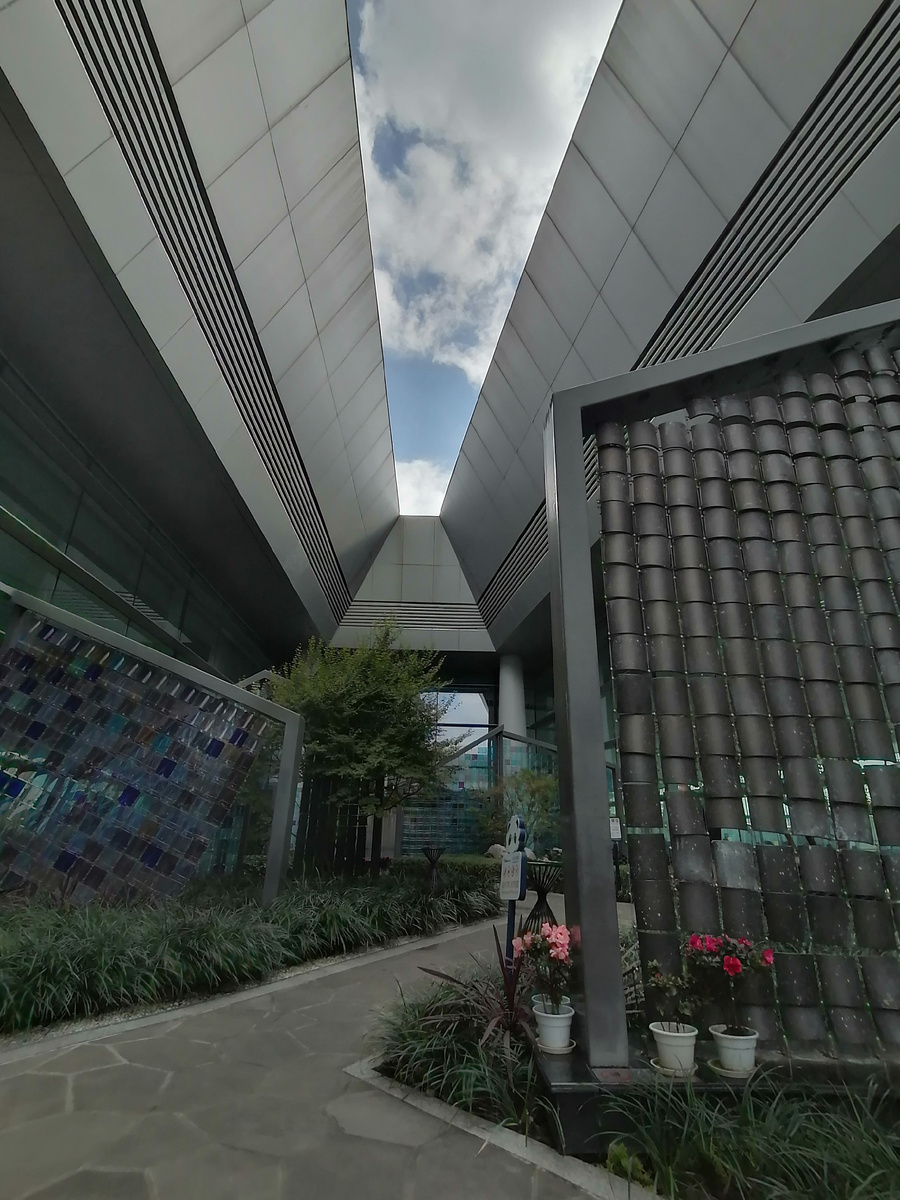 Курилка в аэропорту Чэнду.