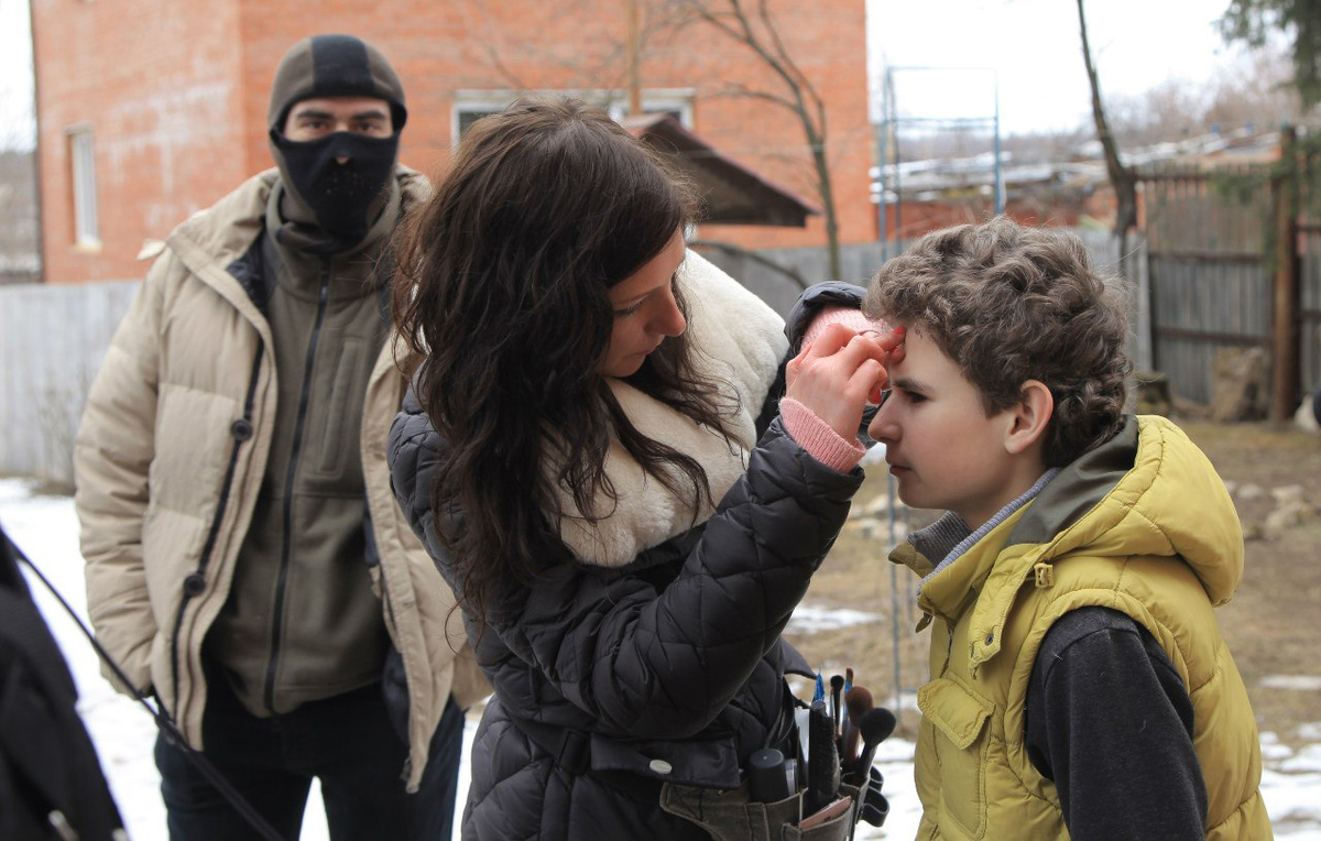 Правки по гриму непосредственно на съёмочной площадке фильма «Просто игра» – студия «Сьеджин», 2016 (листайте)