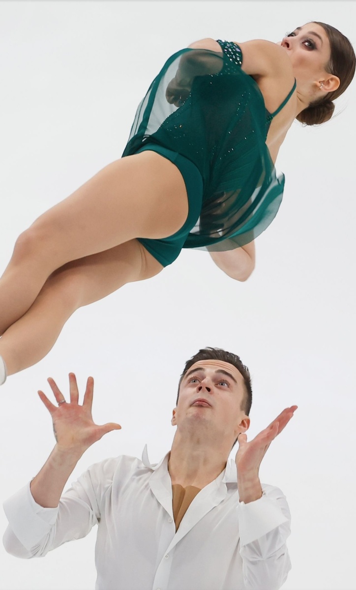 Молодожены. Из очень свободных источников