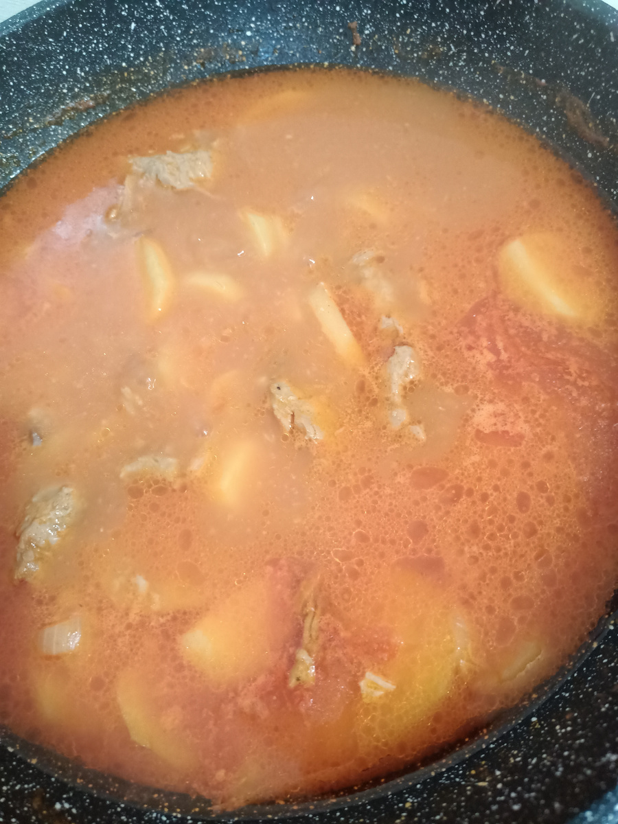 Готовый тушёный картофель