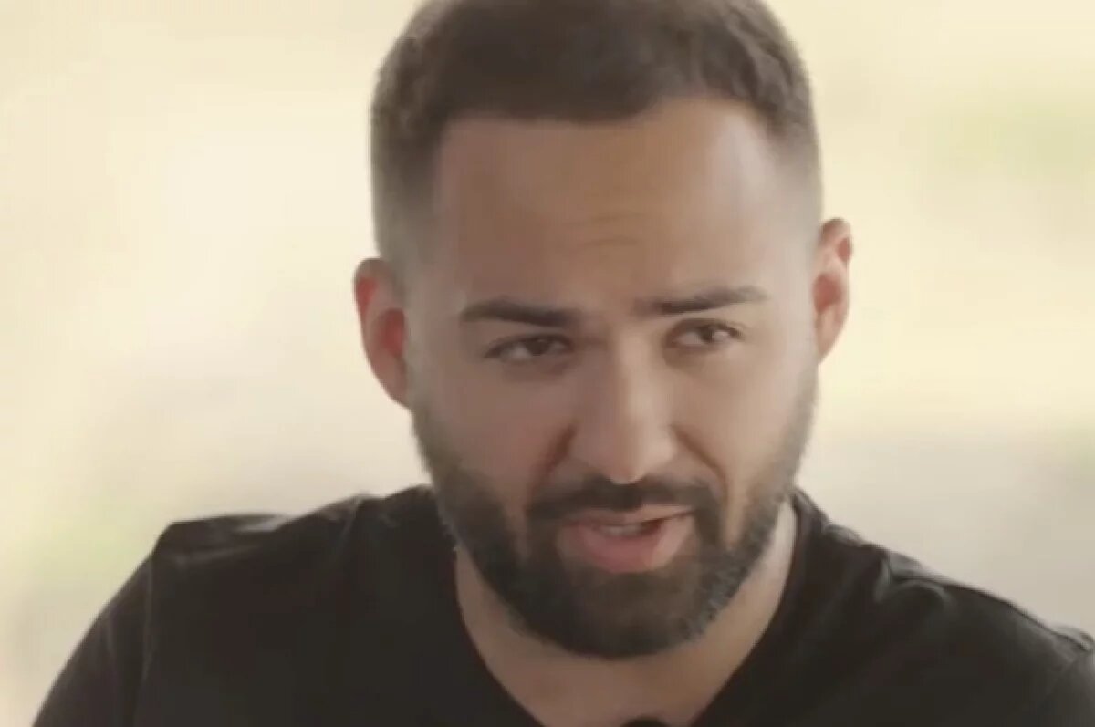    ФНС заблокировала счета сбежавшего из РФ экс-сценариста «Вечернего Урганта»