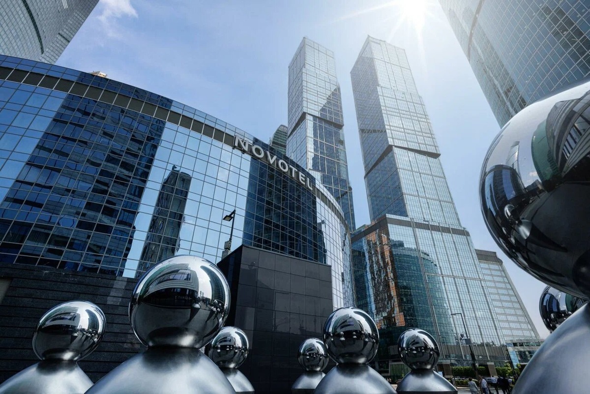 В здании открыты велнес-центр InBalance, ресторан и бар MC Traders. На территории есть подземный паркинг и конференц-залы. Фото: Novotel / Яндекс Путешествия