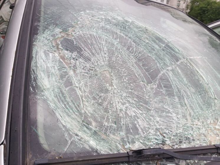     Иномарка получила серьезные повреждения. Фото: МК в Питере